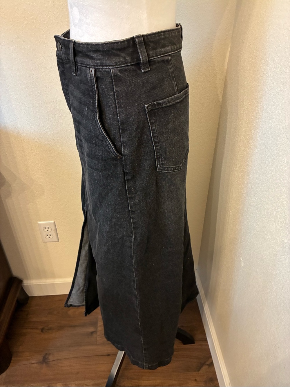 Banana Republic Washed Black Women’s Flared Jeans Skirt - Picture 6 of 11